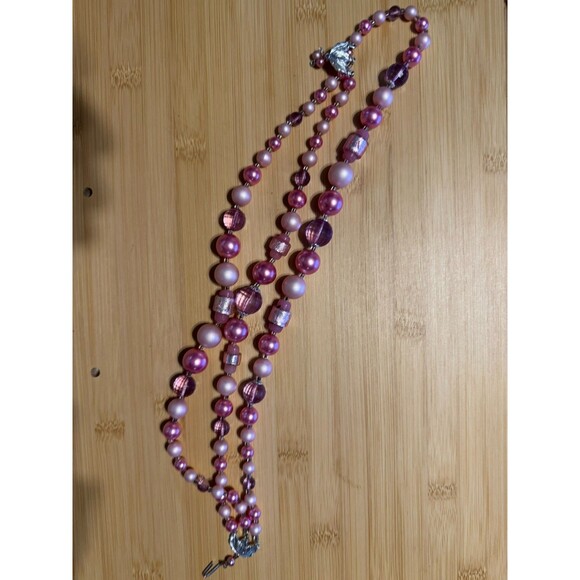 Vintage Faux Pearl Necklace 13”, 3 Strand, 3 Shades of Pink, Signed Japan - Picture 2 of 5